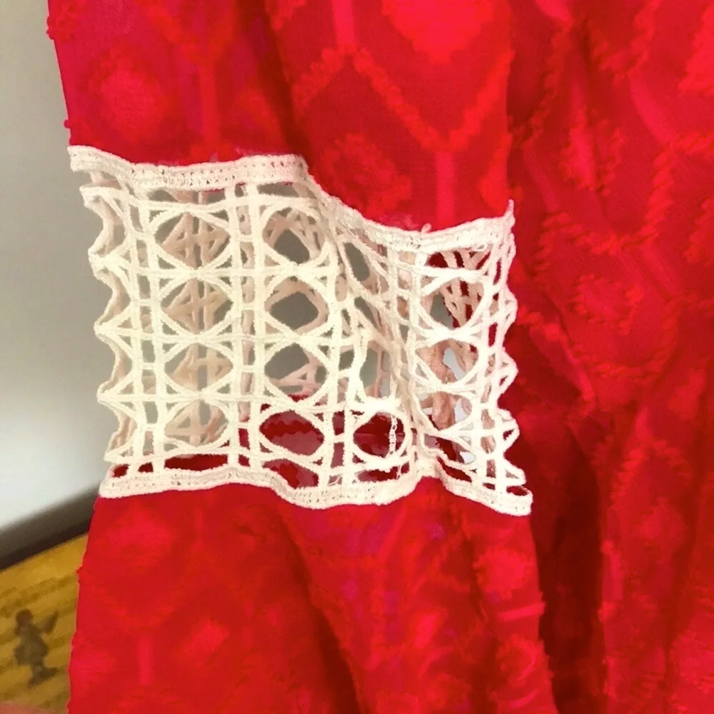 VA VA Boho Embroidered Crocheted Sleeve Detail Top - Picture 3 of 7